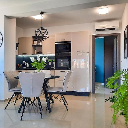 Enjoy Pula - New Apt With Terrace And Free Parking Garage エクステリア 写真