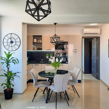Enjoy Pula - New Apt With Terrace And Free Parking Garage エクステリア 写真