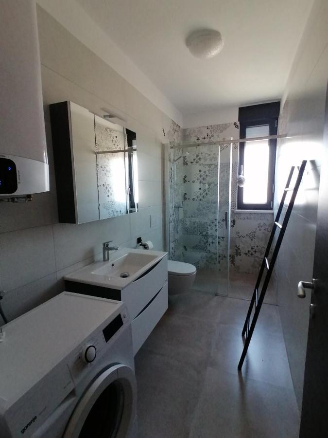 Enjoy Pula - New Apt With Terrace And Free Parking Garage エクステリア 写真