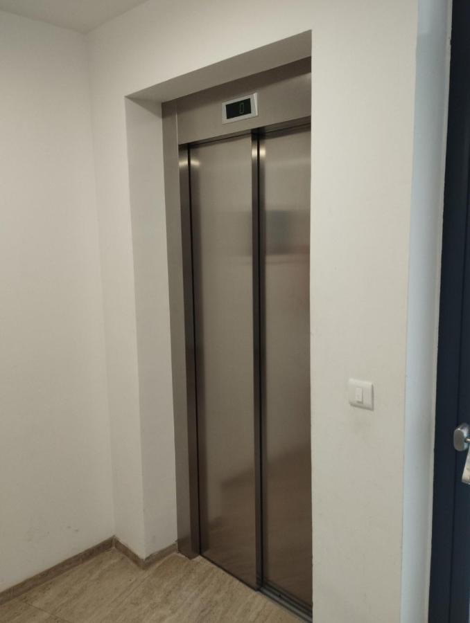 Enjoy Pula - New Apt With Terrace And Free Parking Garage エクステリア 写真