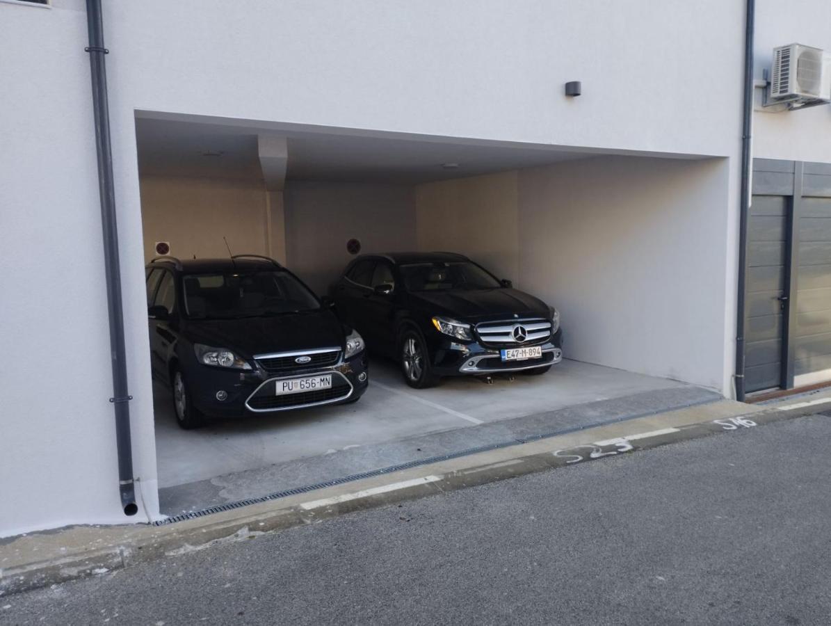 Enjoy Pula - New Apt With Terrace And Free Parking Garage エクステリア 写真