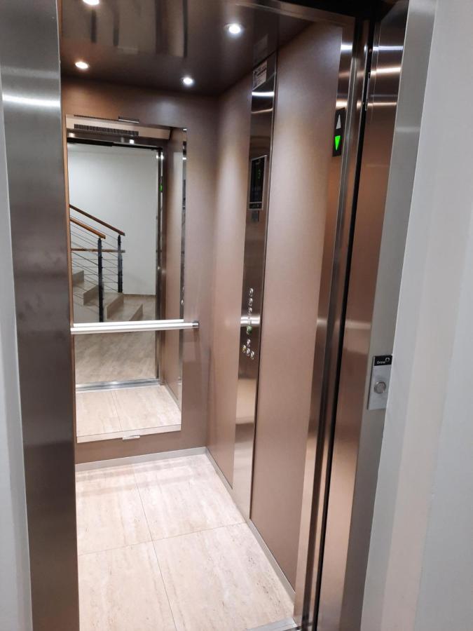 Enjoy Pula - New Apt With Terrace And Free Parking Garage エクステリア 写真