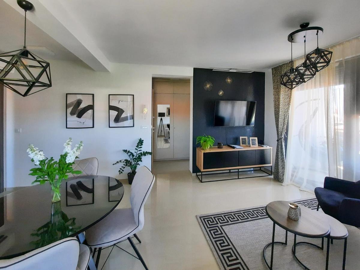 Enjoy Pula - New Apt With Terrace And Free Parking Garage エクステリア 写真