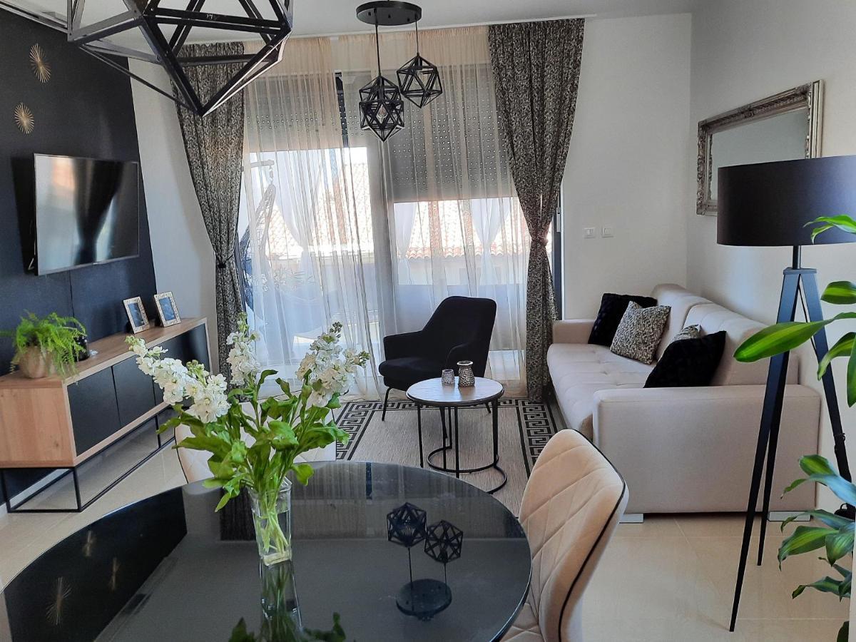 Enjoy Pula - New Apt With Terrace And Free Parking Garage エクステリア 写真